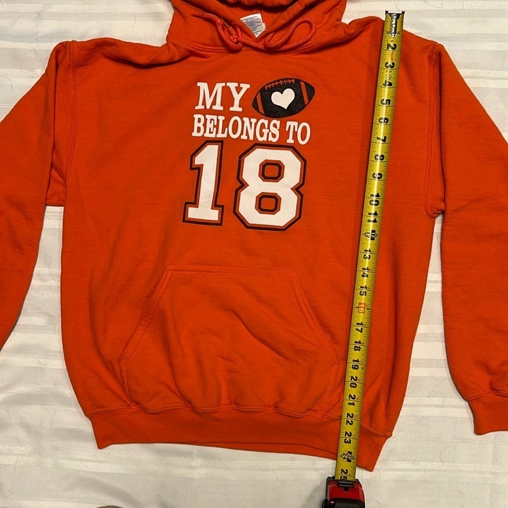 *DONATED*
Denver Broncos Love Peyton #18 ๐ - Picture 5 of 8